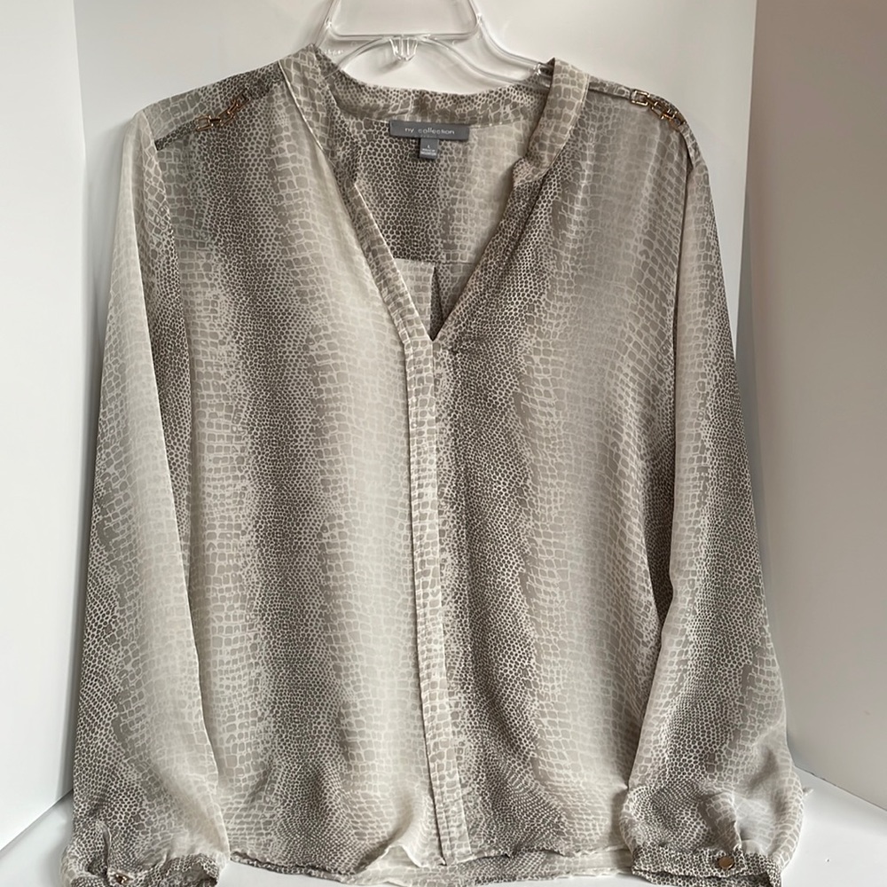 NY Collection semi sheer v-neck long sleeve muted snake print blouse size large